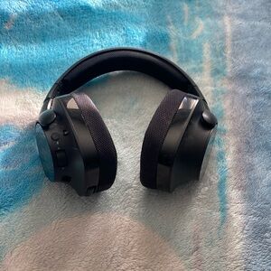 Logitech G533 Wireless Headset (Doesn’t come with connecting dongle)